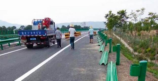 高速公路波形丝瓜官网入口污安装.jpg