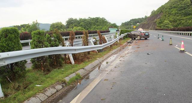 道路上合理设置波形丝瓜官网入口污有什么意义.jpg