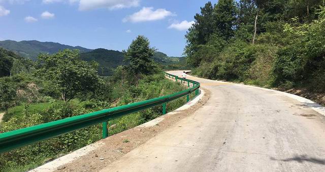 乡村公路波形丝瓜官网入口污板标准介绍.jpg