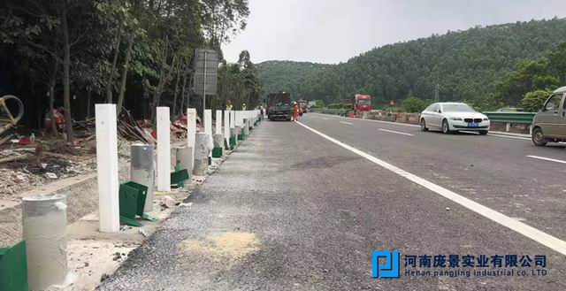 波形丝瓜官网入口污立柱.jpg