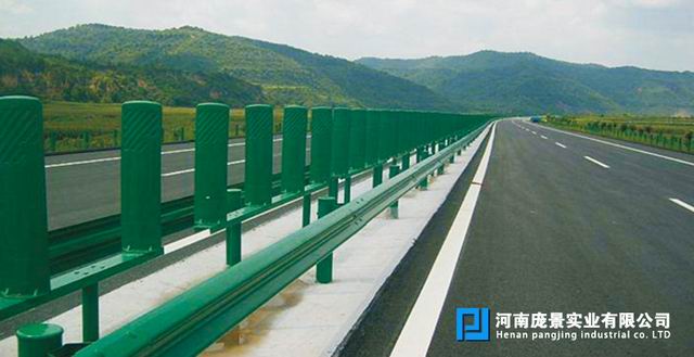 高速公路中央隔离丝瓜官网入口污.jpg