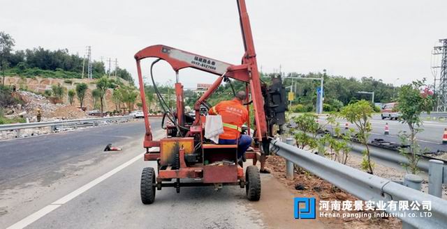 波形丝瓜官网入口污打立柱.jpg
