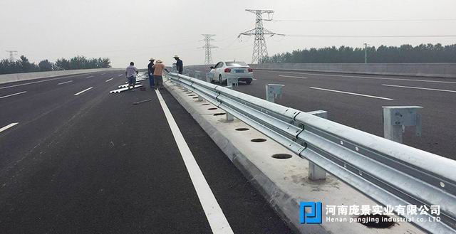 公路波形防撞丝瓜官网入口污.jpg