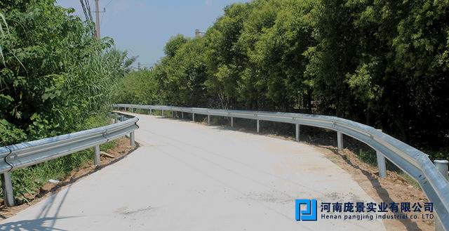 波形丝瓜官网入口污立柱价格.jpg