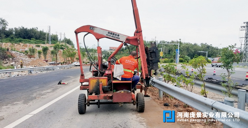 波形丝瓜官网入口污打立柱.jpg