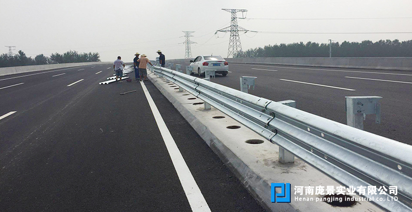 公路波形防撞丝瓜官网入口污.jpg