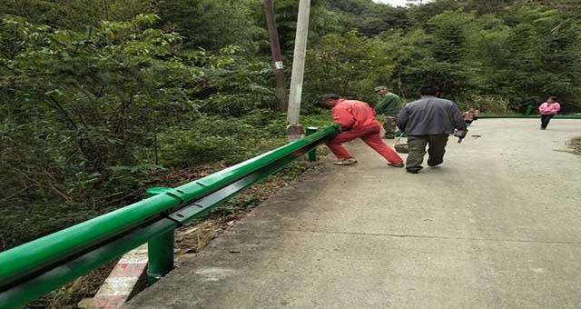 乡村公路丝瓜官网入口污.jpg