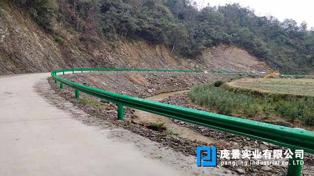 乡村公路丝瓜官网入口污.jpg