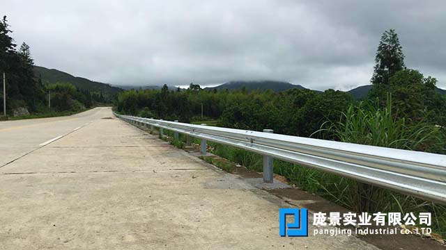 波形梁刚丝瓜官网入口污板.jpg