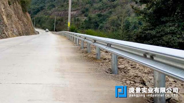 乡村道路丝瓜官网入口污.jpg