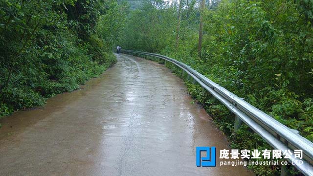 乡村公路丝瓜官网入口污.jpg