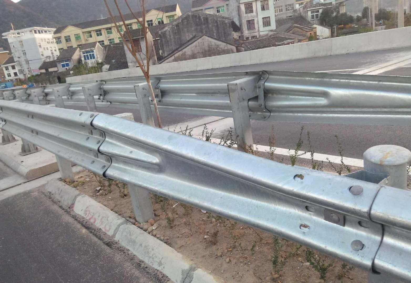 单面波形梁钢丝瓜官网入口污.jpg